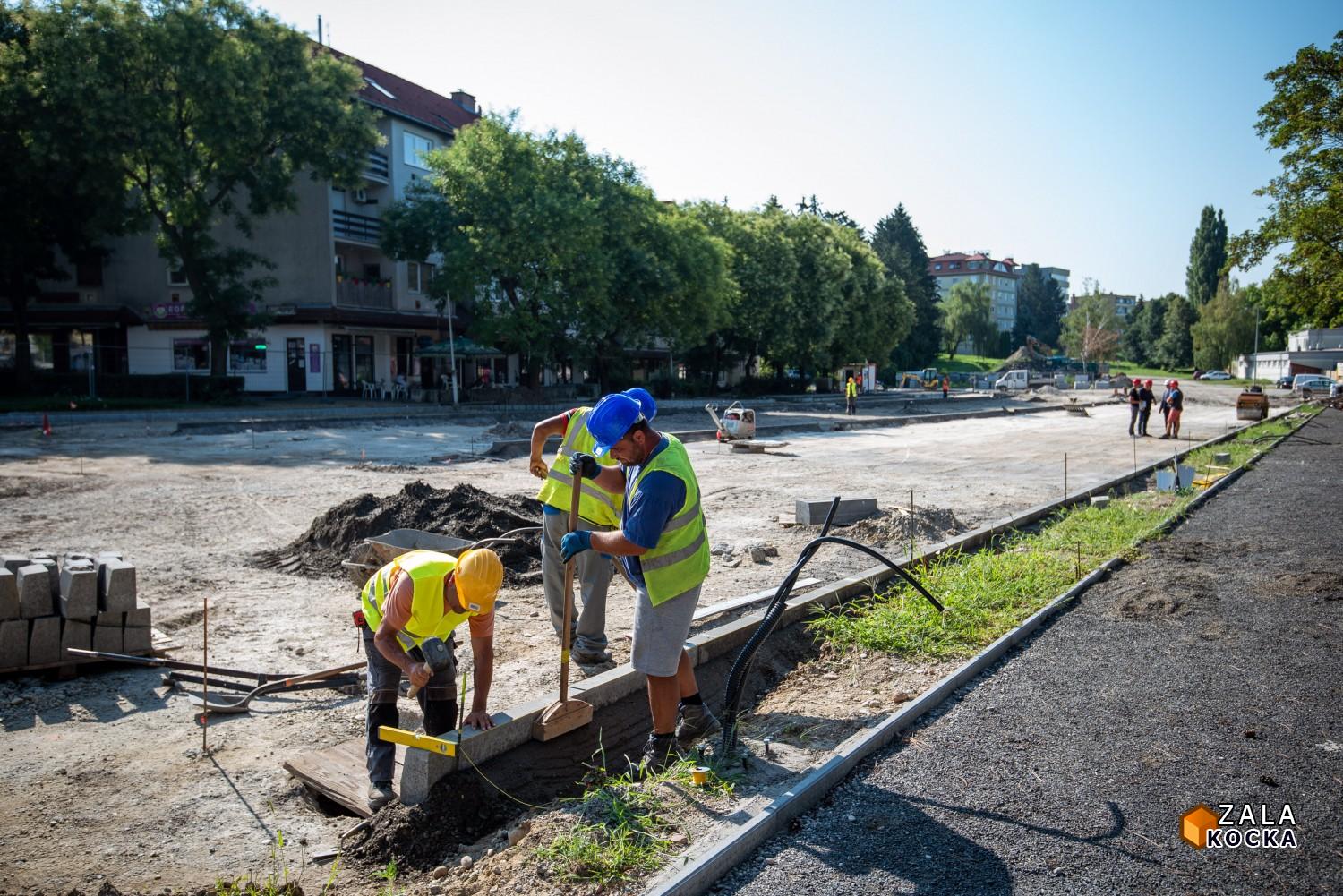 Terv szerint halad a parkolók felújítása