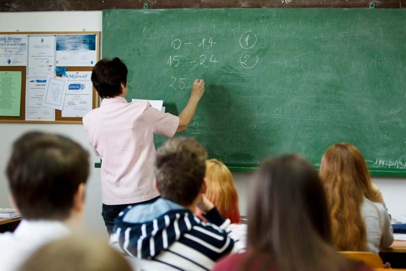 Tízezer pedagógus kap bruttó ötszázezer forint egyszeri juttatást