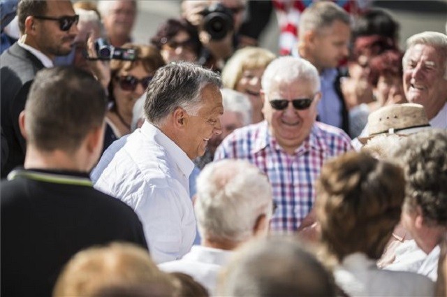 Orbán: jövő év elején megkezdődik a 13. havi nyugdíj visszaépítése