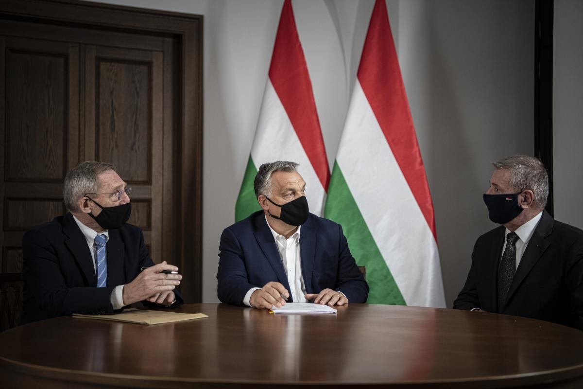 Orbán: a katonákat is bevonják a kijárási tilalom fenntartásába