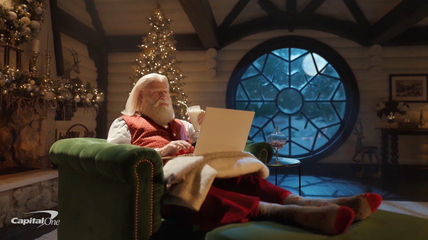 Nagyot durrant John Travolta és Samuel L. Jackson közös karácsonyi reklámja