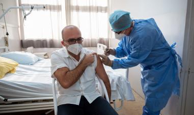 Tegnaptól a kanizsai kórház is oltópont, az első vakcinát a főigazgatónak adták be 