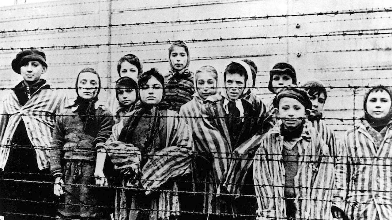 A holokauszt áldozataira emlékezünk ma