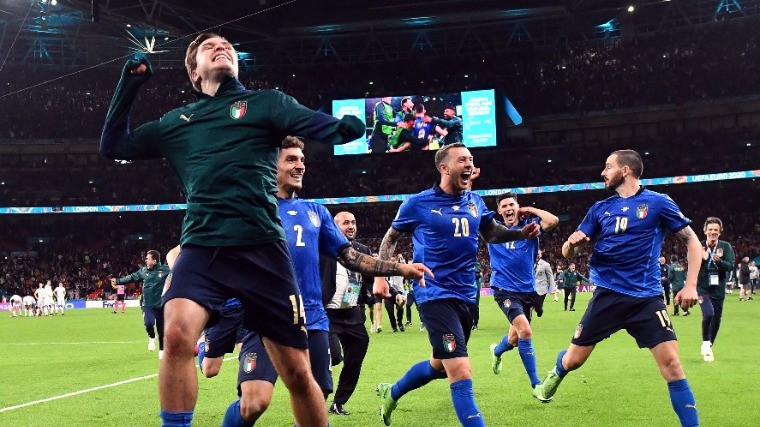 Olaszország briliáns meccsen harcolta ki a döntőt