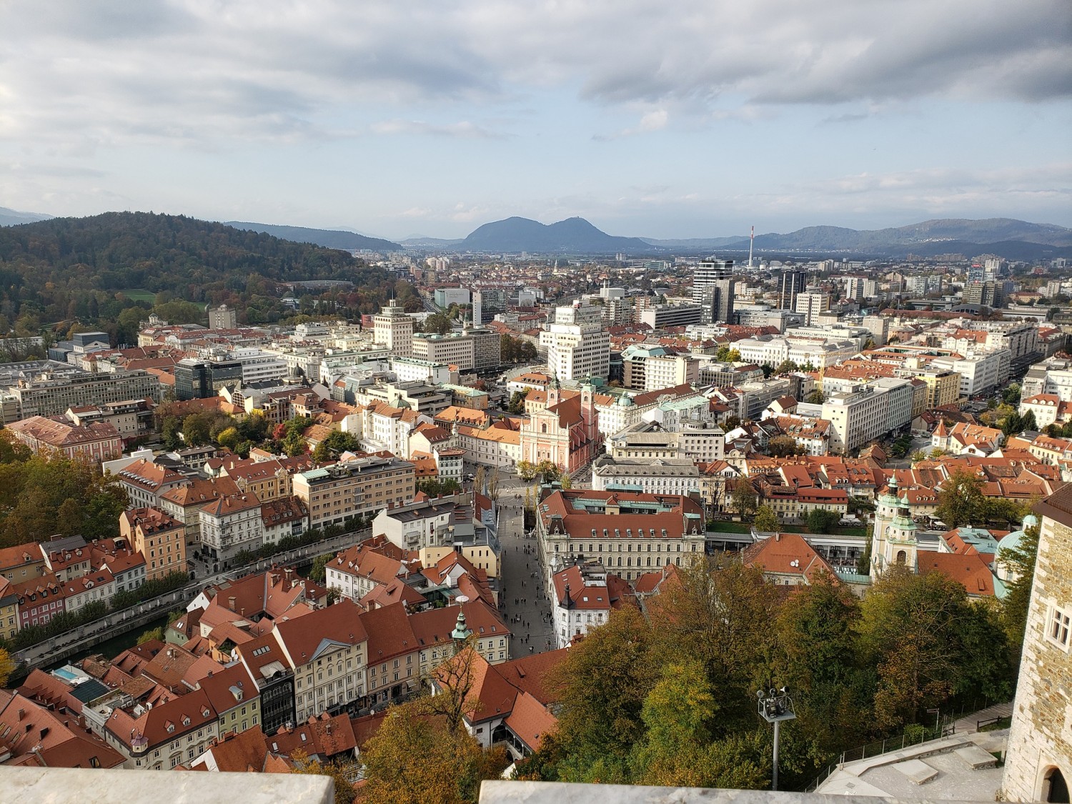 Koronavírus - Szlovéniában hétfőtől szigorítanak a járványügyi intézkedéseken
