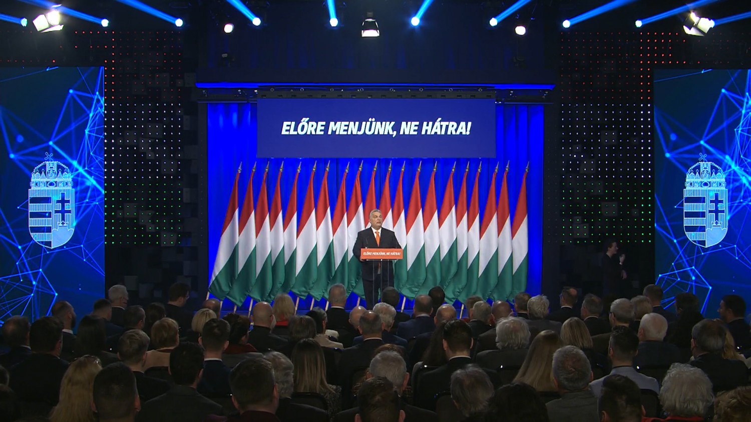 Orbán: Erre van az előre