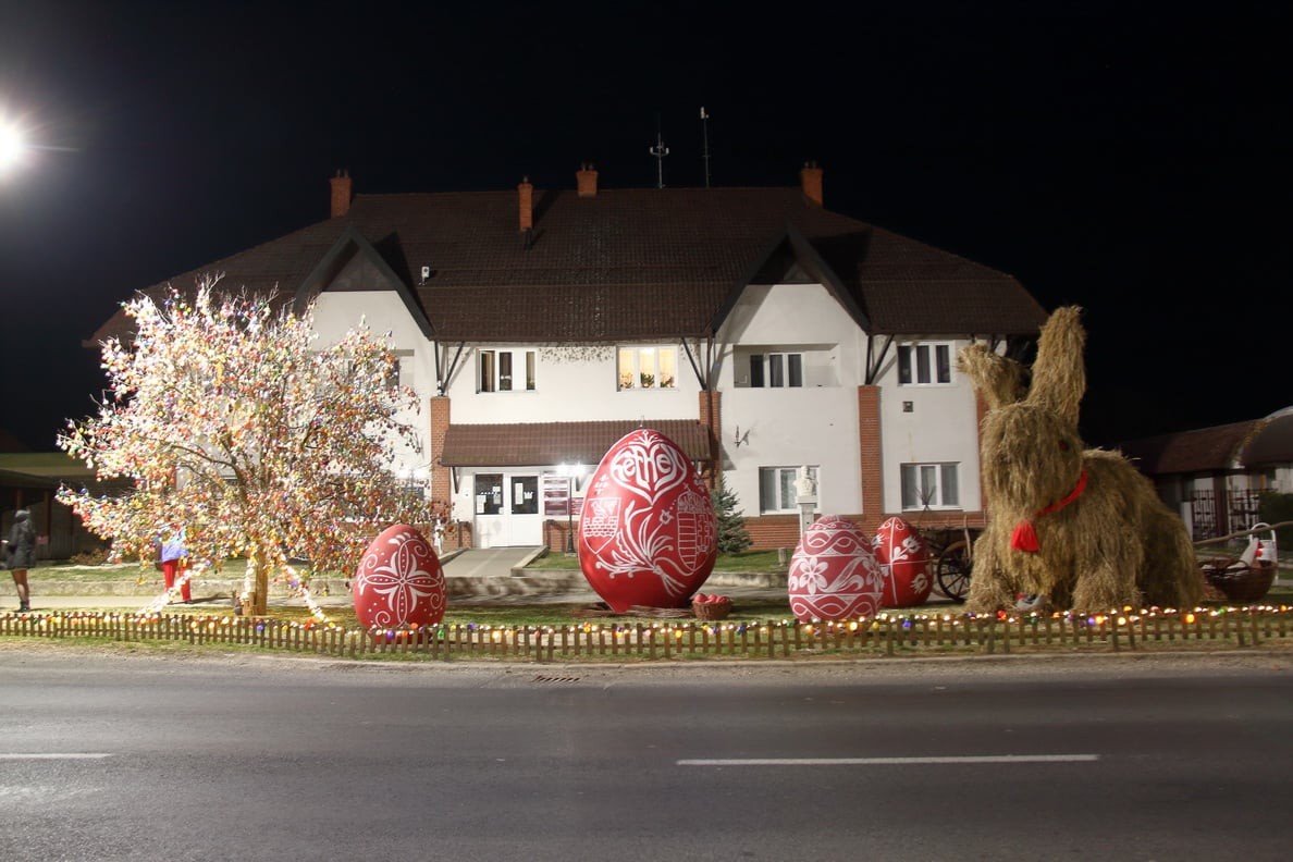 325 kilós tojással és giganyúllal várják a húsvétot a somogyi faluban