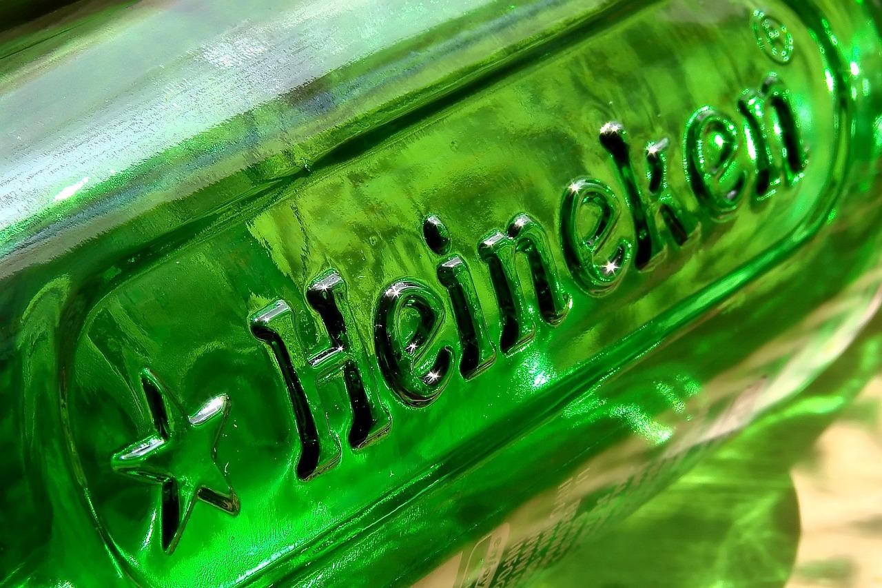 Biztonsági figyelmeztetést adott ki a Heineken a 0,25 literes üveges termékeire
