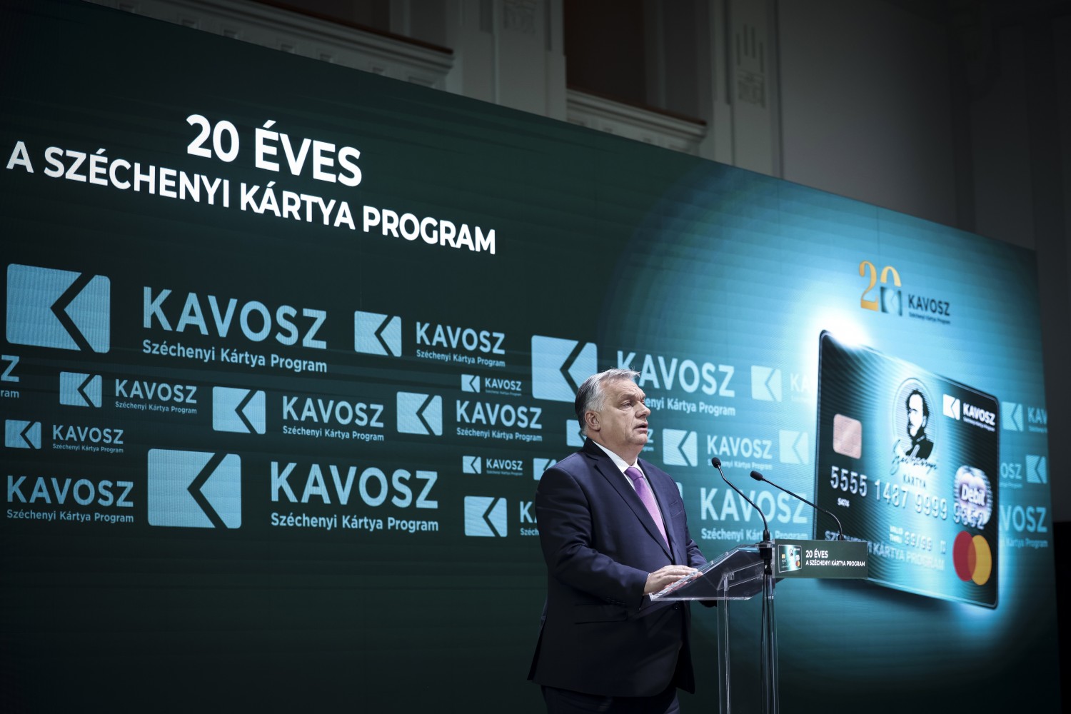 Orbán Viktor: Jövőre 290 milliárddal támogatjuk Széchenyi Kártya Programot
