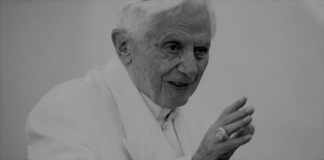 Elhunyt XVI. Benedek pápa
