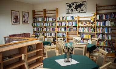 Felavatták a megújított könyvtárat és közösségi házat Szepetneken