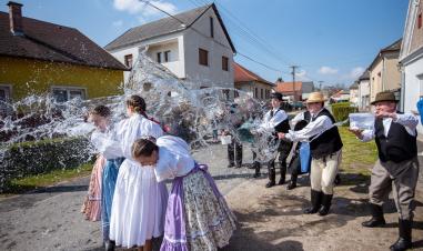 Galéria – Locsolás és húsvéti táncház Kiskanizsán 