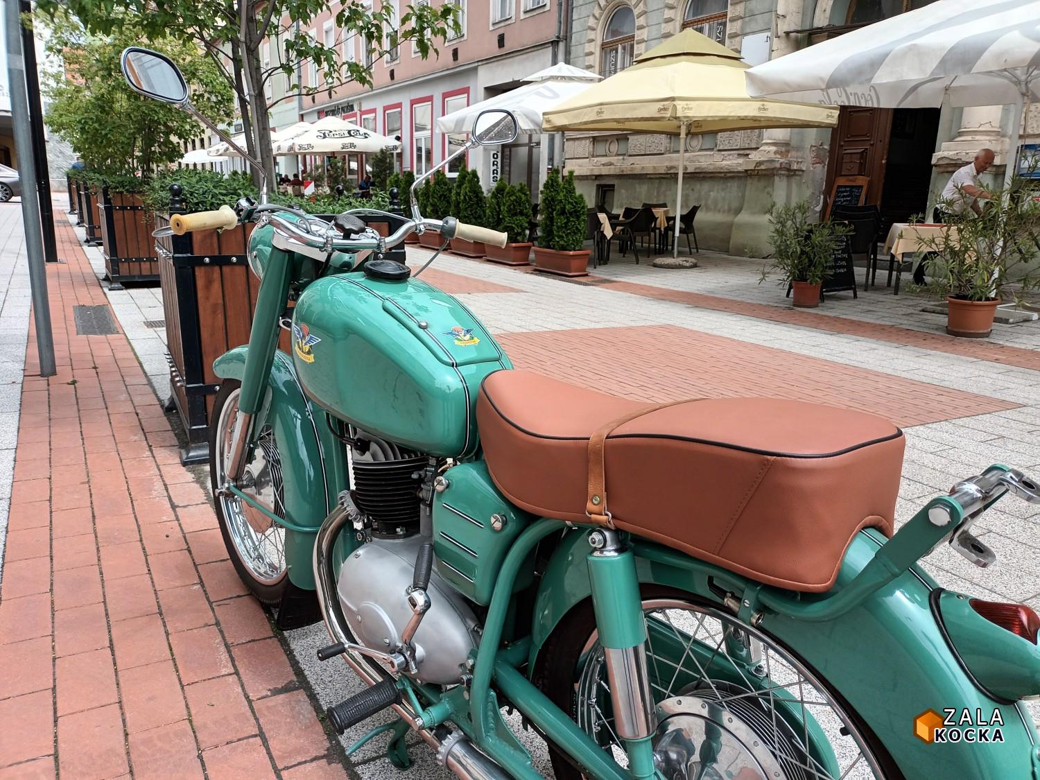 A Pannónia motorkerékpár még mindig vidáman szeli az utakat