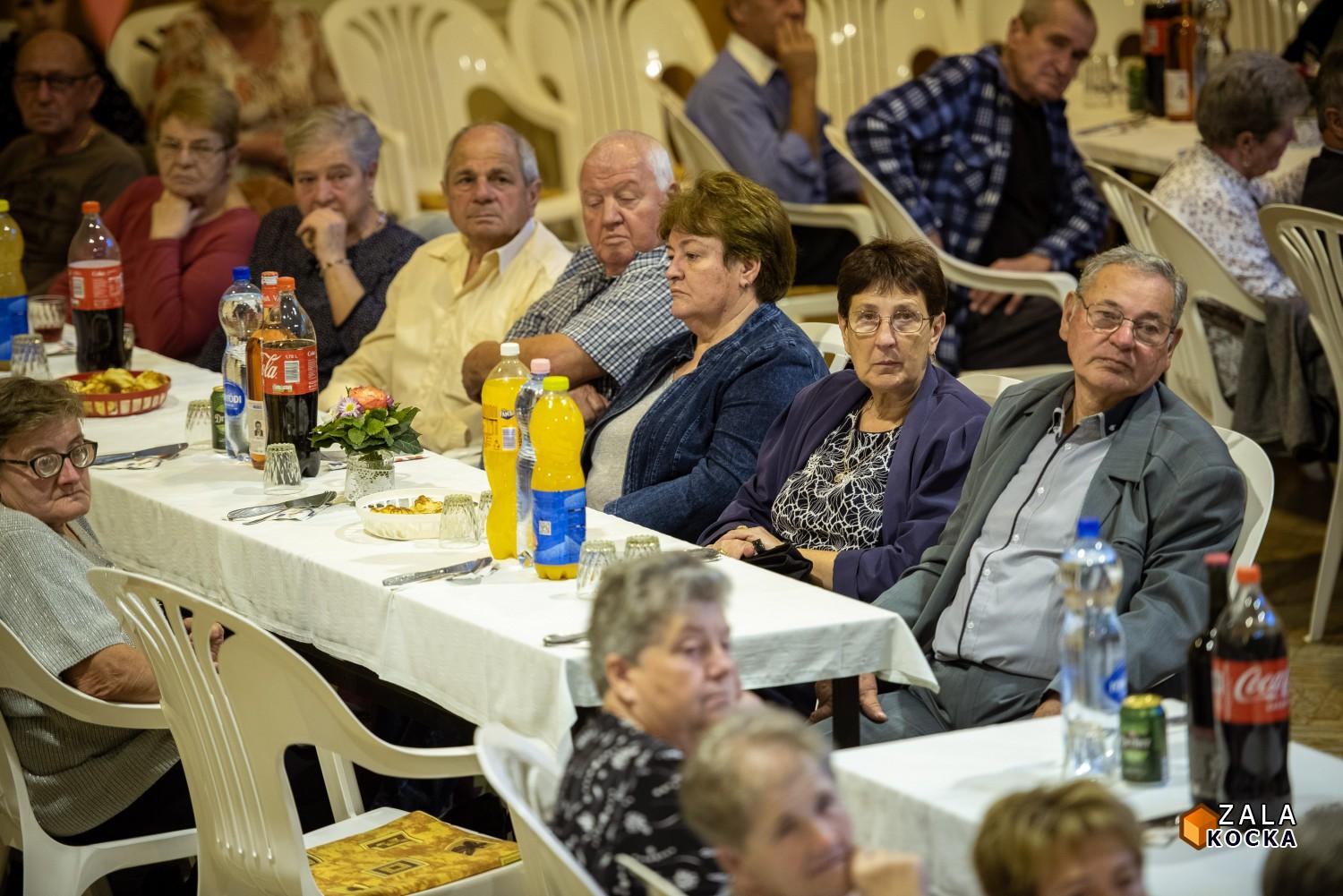 Az időseknek kulcsszerepe van a magyar hagyományok továbbadásában
