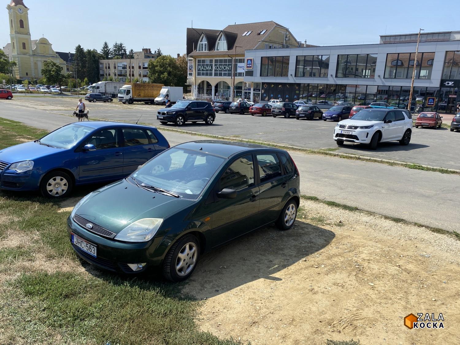 A régi piac területén nem lehetne fizetős a parkolás